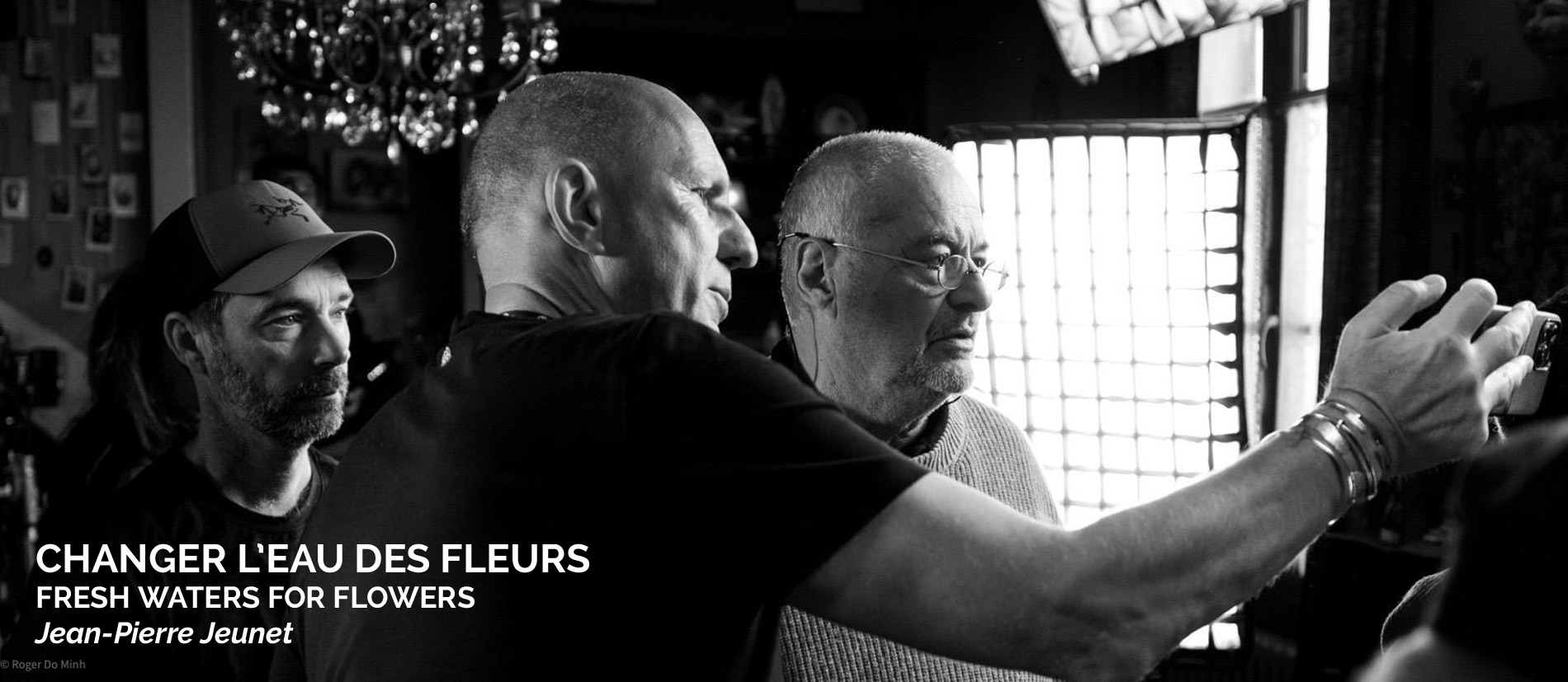 Changer l'eau des fleurs